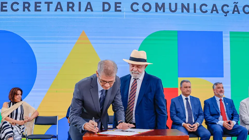 O presidente Luiz Inácio Lula da Silva se encontrou com Mariah Queiroz, futura chefe da Secretaria de Estratégia e Redes.