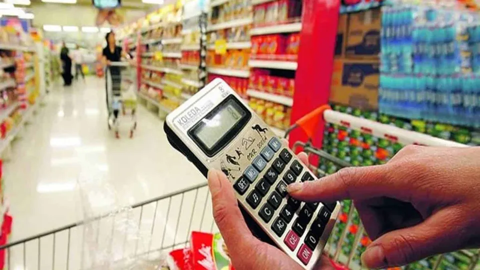 A inflação medida pelo Índice Geral de Preços - 10 (IGP-10) de janeiro foi impulsionada por aumentos nas mensalidades escolares e nos preços dos alimentos, conforme dados da FGV.