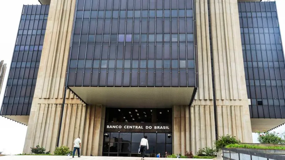 Com a revogação da norma, saiba quais transações financeiras devem ser reportadas à Receita Federal.