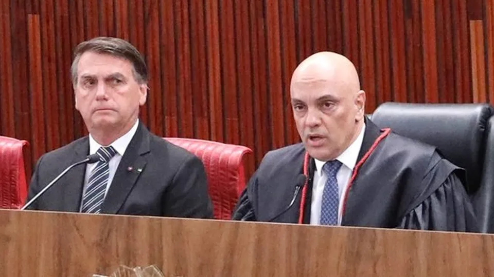 Ministro do STF rejeitou recurso da defesa do ex-presidente para participar da posse de Donald Trump