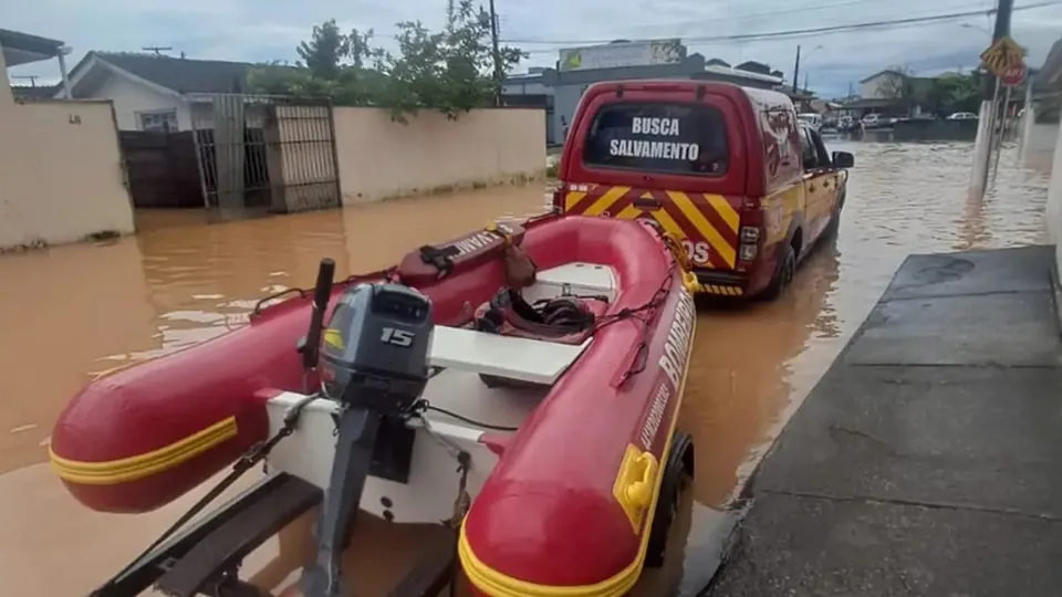 Intensas chuvas em Santa Catarina deixam um morto e 781 desabrigados