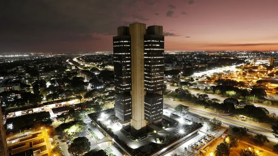 Dois leilões de venda de dólares, com limite de US$ 2 bilhões, ocorrerão na próxima segunda-feira, 20.