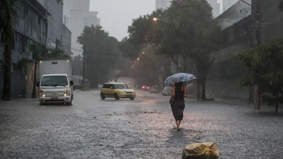 Instituto Nacional de Meteorologia prevê precipitações de até 50 mm e ventos de 60 km/h em diversas regiões do Brasil.