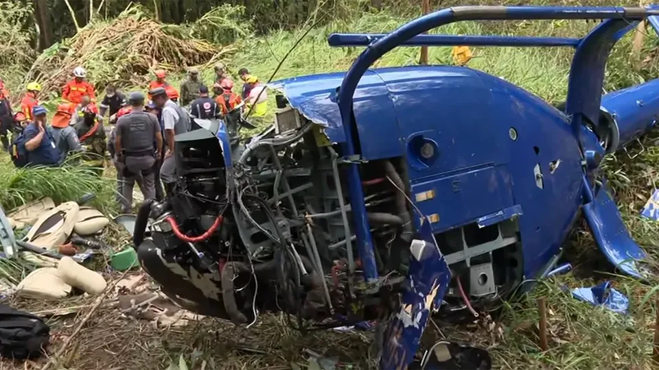 Bethina Feldman, de 12 anos, está em observação após acidente que matou seus pais; piloto Edenilson Costa também se recupera.