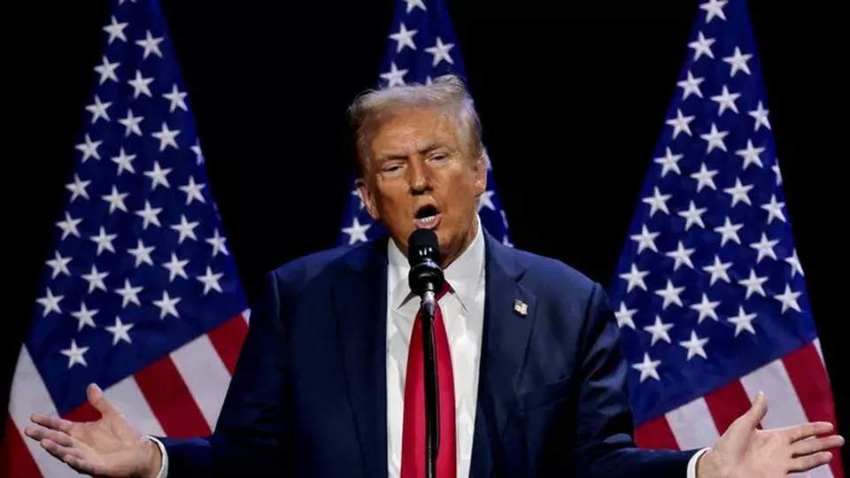 O presidente eleito dos EUA apresentou a nova moeda digital 'Trump Meme', que rapidamente se valorizou em bilhões.