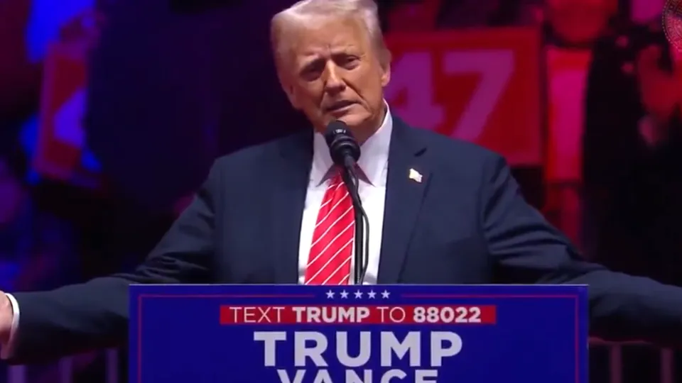 Durante comício de vitória, Donald Trump delineou planos para sua administração, incluindo ações contra imigração e energia.