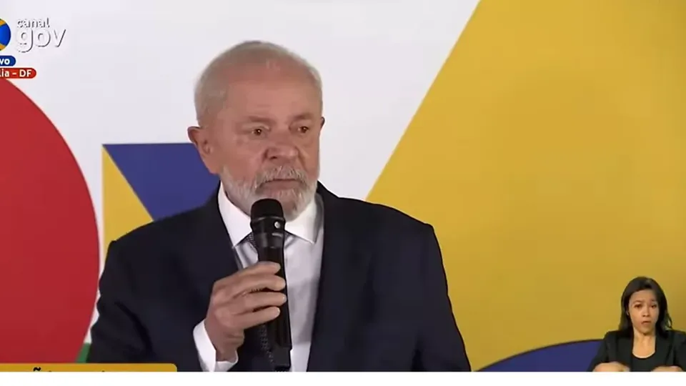 Lula afirma que adversários já estão em campanha para 2026 durante reunião ministerial