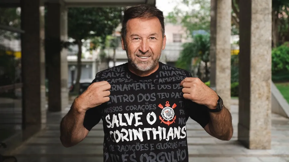 O presidente do Corinthians, Augusto Melo, não tentará barrar votação de impeachment, que ocorre nesta segunda-feira.