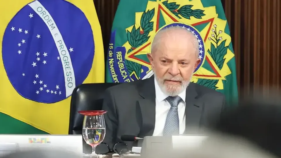 Após repercussão negativa sobre o Pix, Lula exige controle sobre novas portarias do governo.