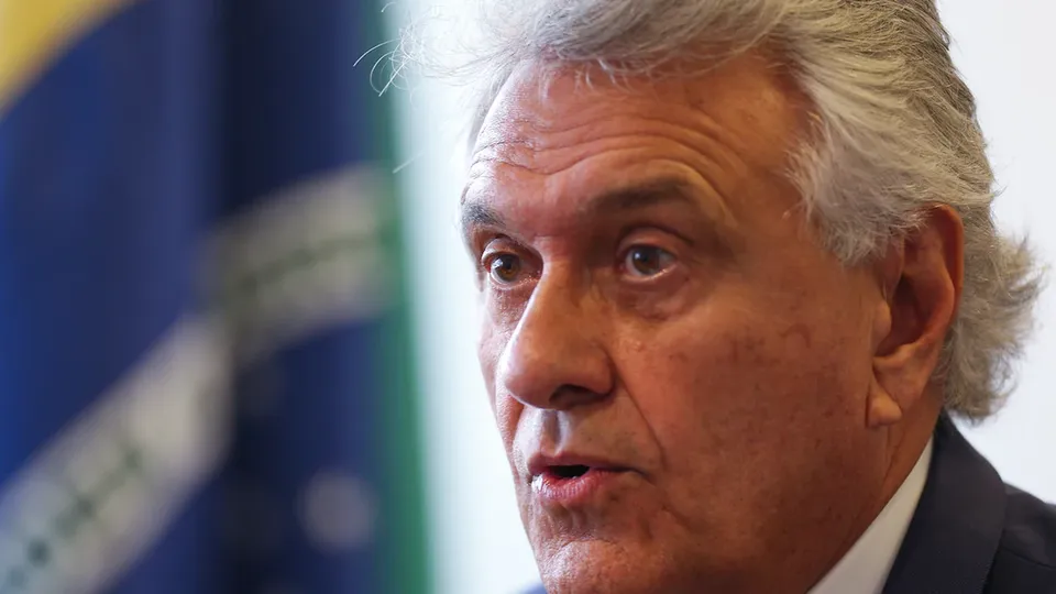 Governador de Goiás, Ronaldo Caiado, contesta medidas do governo federal e se prepara para anunciar pré-candidatura à Presidência.