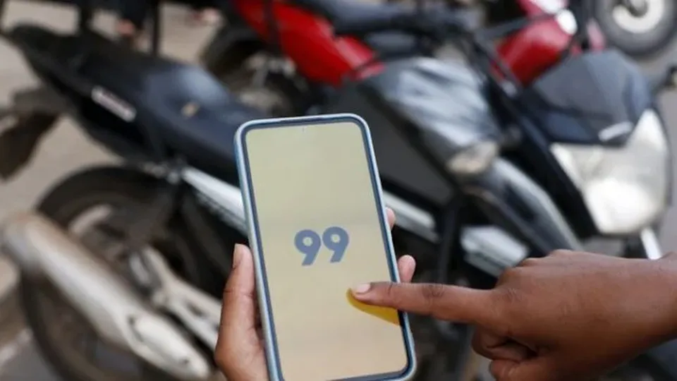 Decisão judicial permite que a Prefeitura de São Paulo fiscalize o serviço de mototáxi da 99, que já opera na cidade.