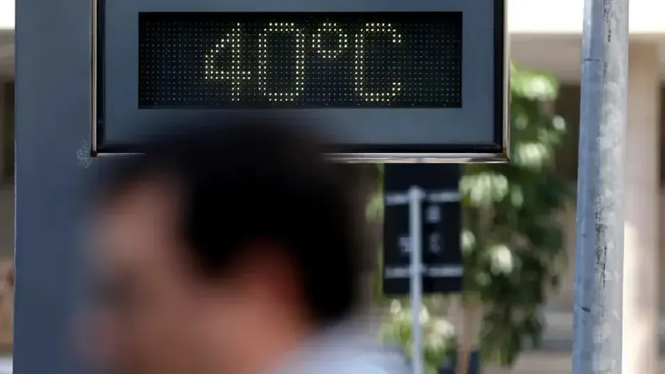 Temperaturas podem atingir 38°C em várias regiões do estado; chuvas isoladas são esperadas a partir de quarta-feira.