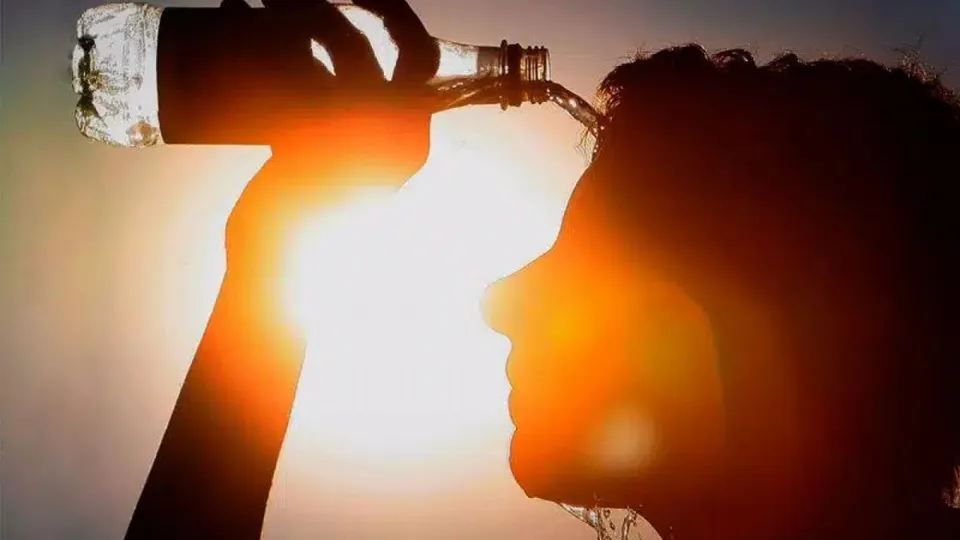 O calor intenso também foi sentido em outras cidades do Estado, como Santos, onde a temperatura alcançou 38ºC.