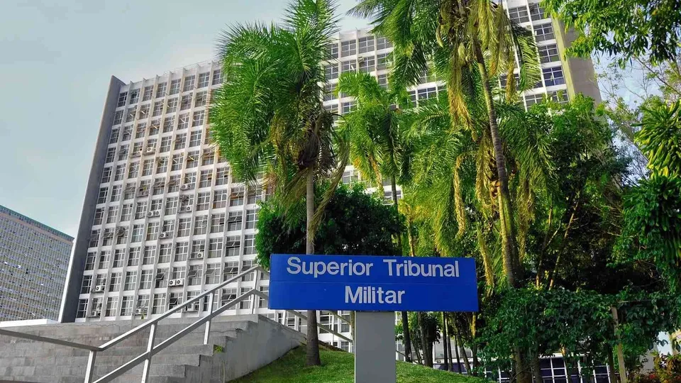 O Superior Tribunal Militar pagou altos valores a magistrados em dezembro, superando o teto constitucional de R$ 44 mil.