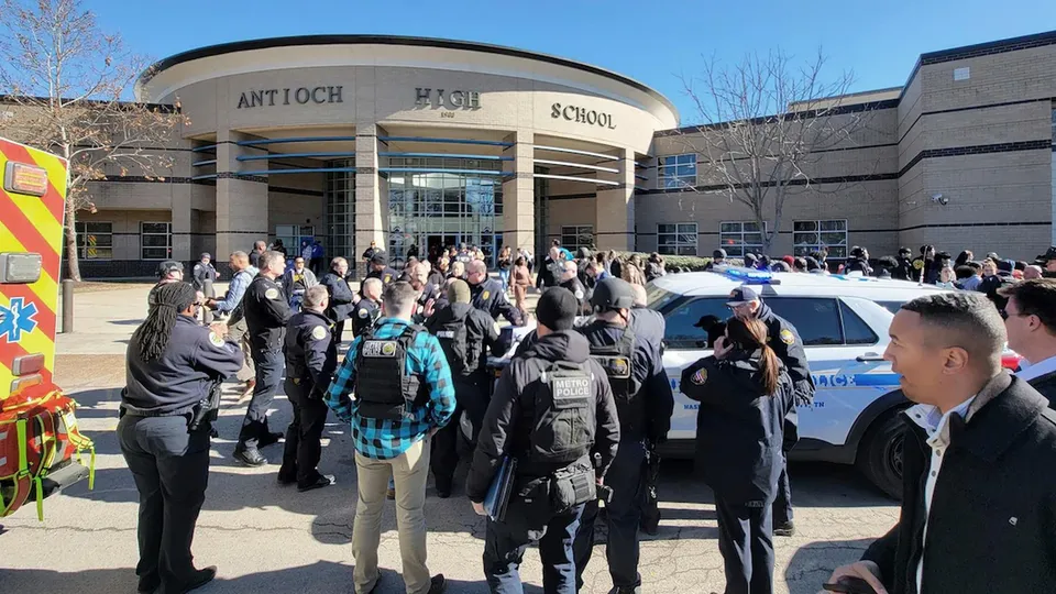 Incidente ocorre em Antioch High School, menos de um ano após tragédia anterior na mesma cidade