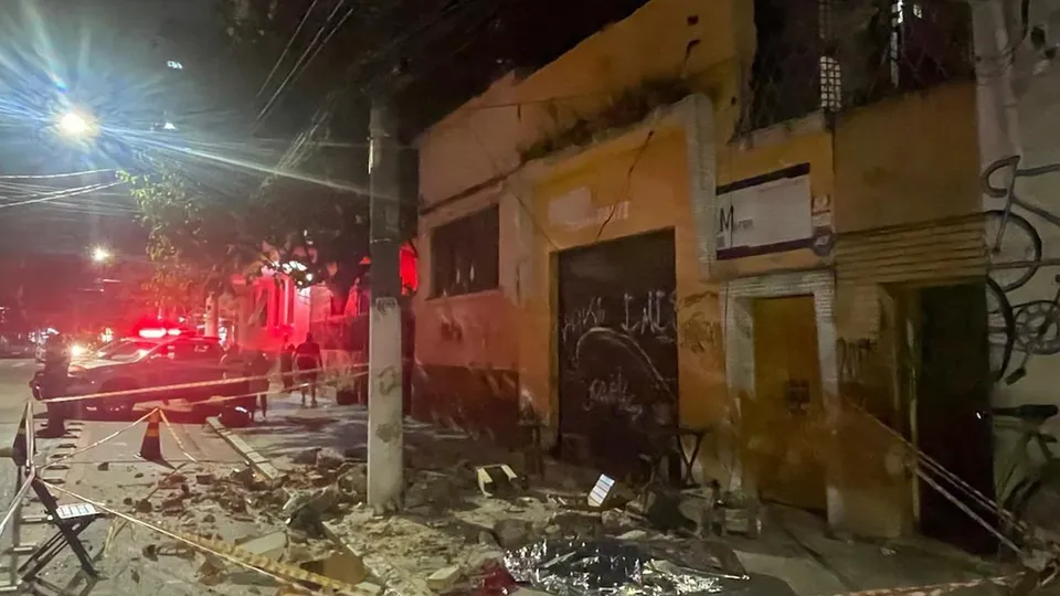 Acidente ocorreu na Rua Doutor Albuquerque Lins; Corpo de Bombeiros atuou com sete viaturas no local