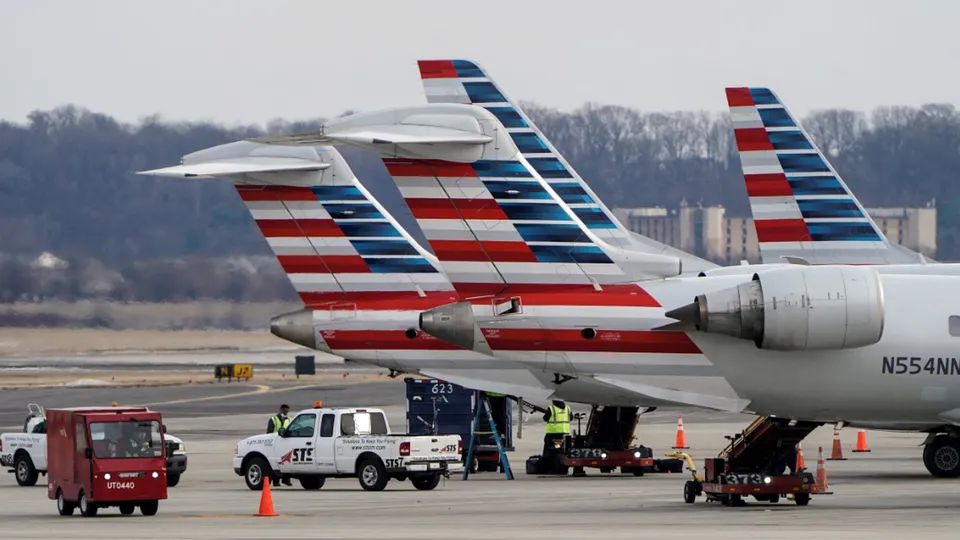 American Airlines registra lucro de US$ 590 milhões no 4º trimestre, mas projeta prejuízo em 2025