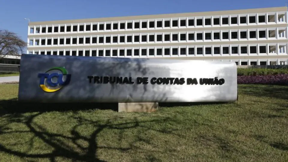 TCU congelou verba do programa do MEC por suspeita de irregularidades fiscais; AGU defende legalidade.