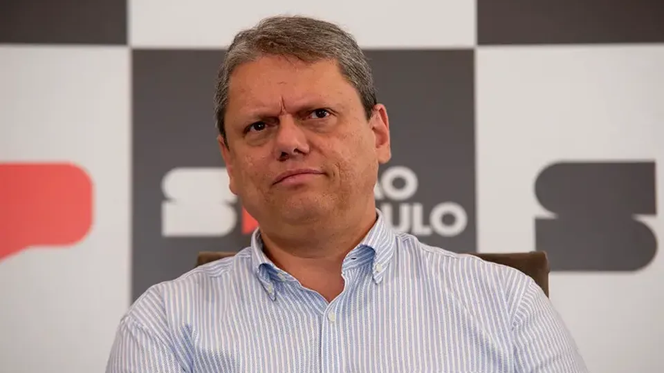 O governador de São Paulo, Tarcísio de Freitas, expressou preocupações sobre a situação fiscal do país durante encontro com secretários.