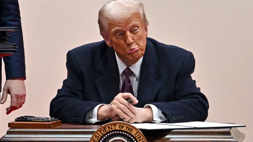 Durante o Fórum de Davos, Trump declarou que existem apenas dois gêneros e que as cirurgias serão muito raras.