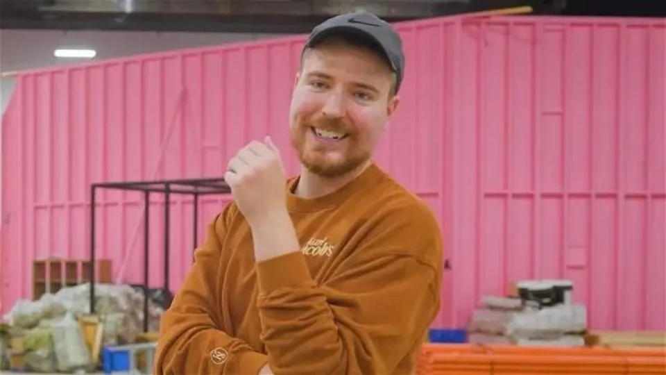 Jimmy Donaldson, conhecido como MrBeast, se juntou a investidores para adquirir a plataforma TikTok nos Estados Unidos.