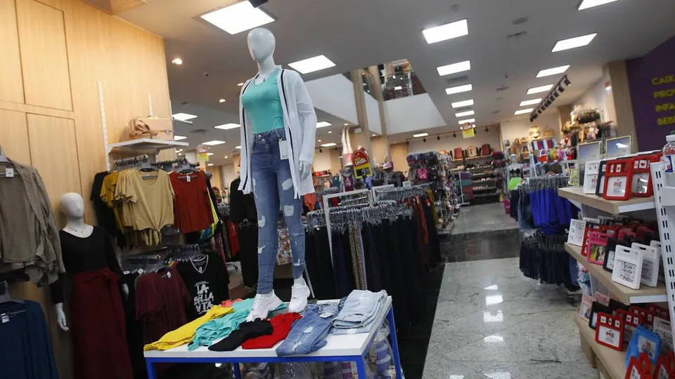 Em dezembro de 2024, o varejo nacional registrou queda de 1% no faturamento, mesmo com aumento no fluxo de visitação.