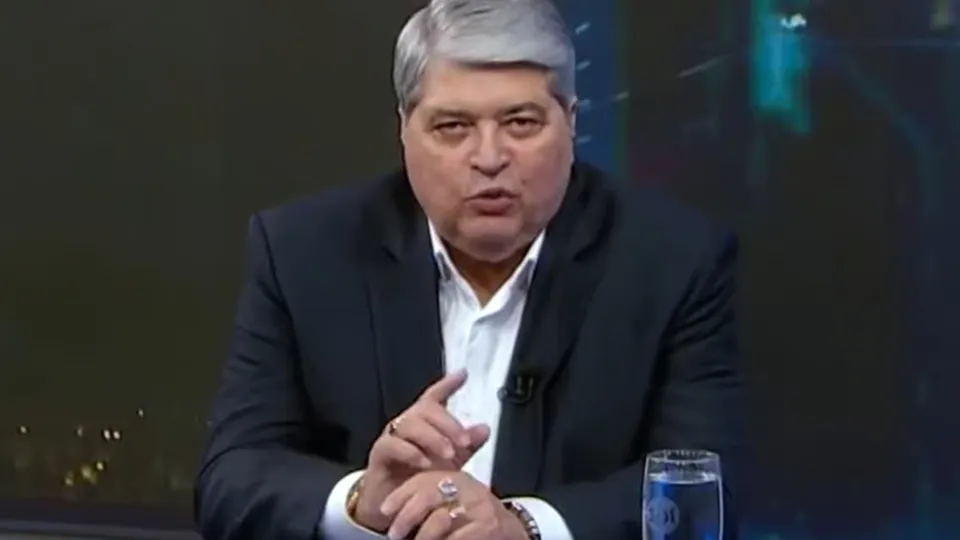 O apresentador Josué Luiz Datena contou que chegou a assinar contrato com a emissora, mas desistiu por Edir Macedo.
