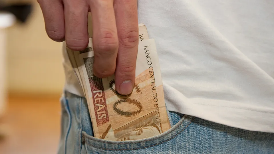 Condenação do TJSC resulta em mais de três anos de prisão para ex-agente, que atuou em desacordo comercial em Itajaí.
