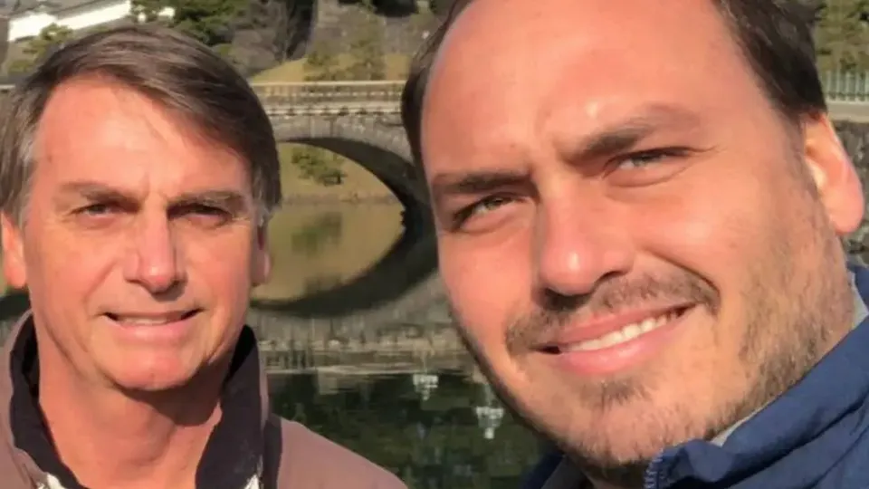 Carlos Bolsonaro confirma que conta de Jair Bolsonaro no X foi invadida