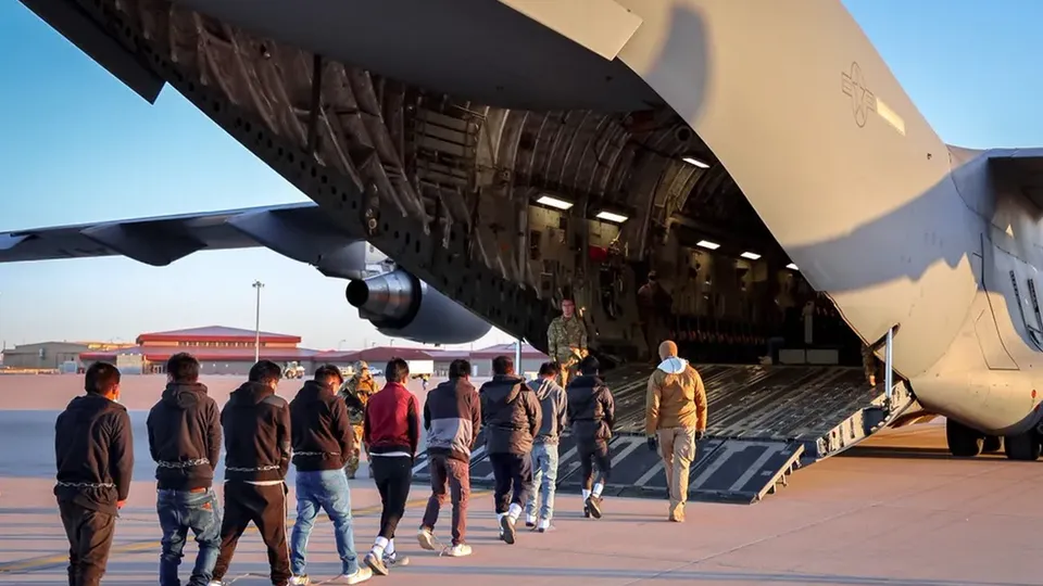 Aeroporto de Belo Horizonte, em Confins, recebe deportados dos EUA após novas medidas de imigração