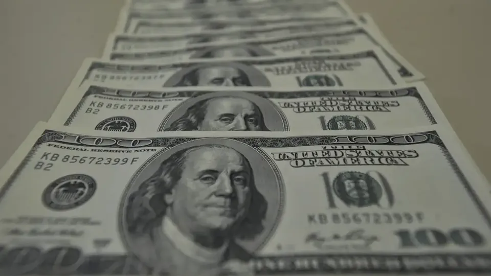 Banco Central divulga dados que mostram aumento significativo no saldo negativo das contas externas, refletindo maior demanda por importações.