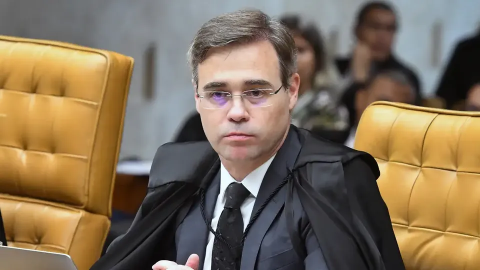 Ministro André Mendonça impõe multa diária de R$ 500 mil em caso de descumprimento