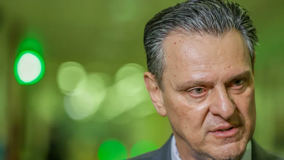 Após reunião com Lula, ministro da Agricultura, Carlos Fávaro, anuncia estudo para baixar alíquotas e garantir preços justos.