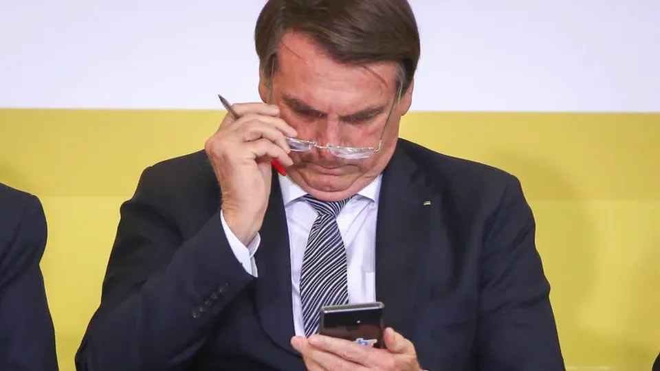 Após ataque cibernético, ex-presidente Jair Bolsonaro agradece pela recuperação de seu perfil na rede social X.