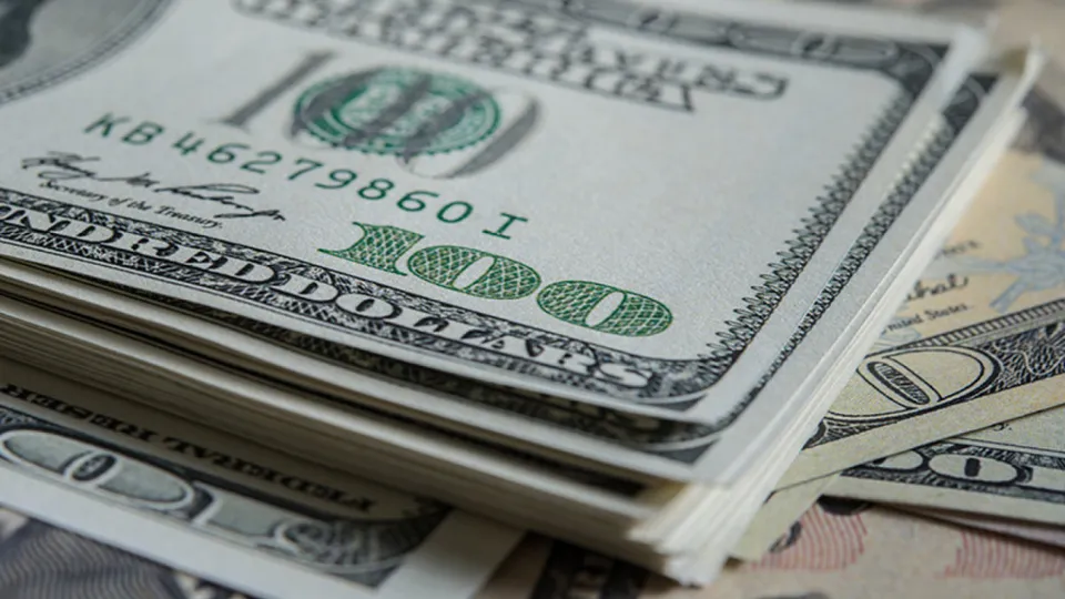 Com recuo de 2,42% na semana, moeda norte-americana fecha a R$ 5,91, influenciada por fatores internos e externos