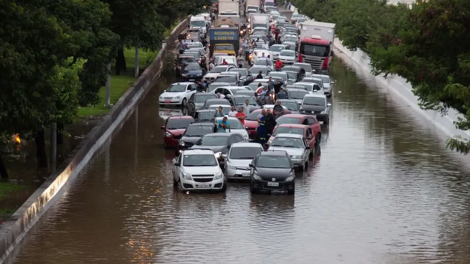 Temporal em São Paulo registra 125mm de chuva, a terceira maior em 64 anos