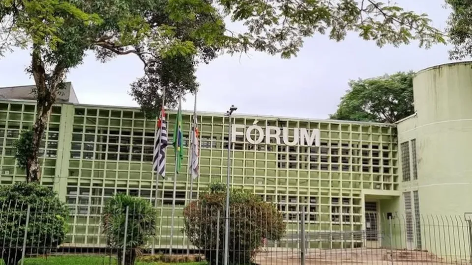 Orlando Gonçalves de Castro Neto alega danos morais após desentendimentos com a promotora Fernanda Aliperti em Suzano.