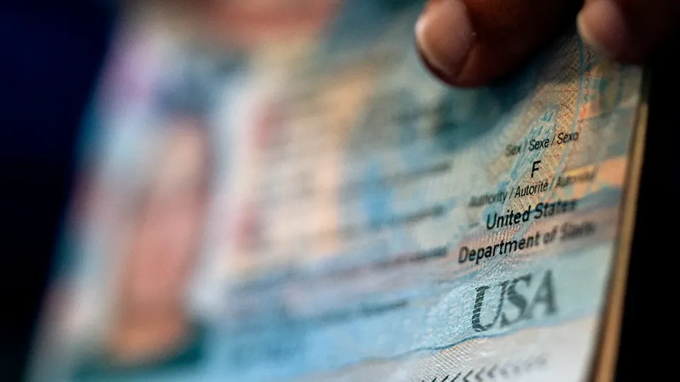 EUA interrompem emissão de passaportes com gênero 'X' após decreto de Trump