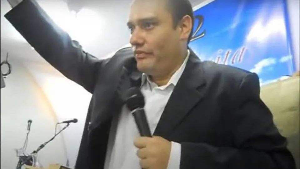 David Tonelli Mainarte, denunciado por estelionato religioso, prometia curas como dentes novos e recuperação de cegos.