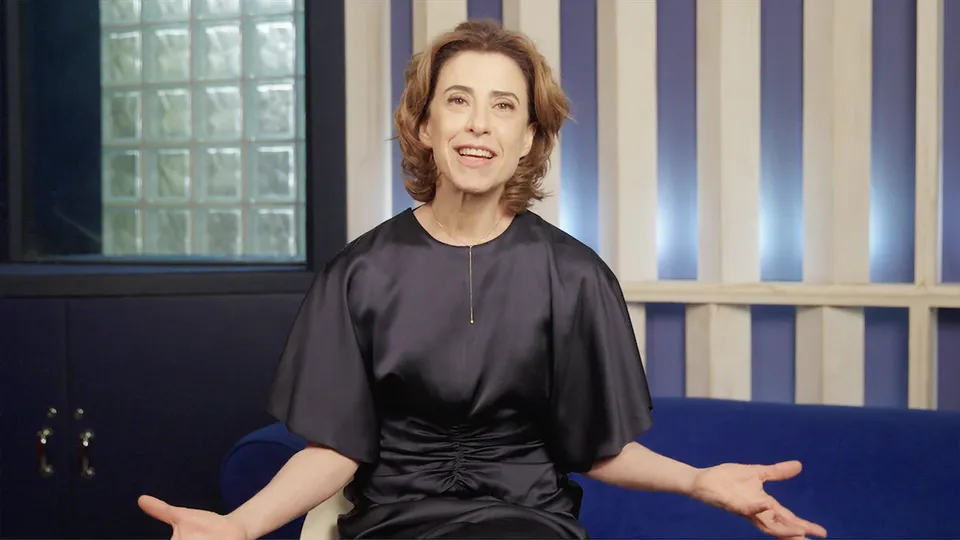 Atriz brasileira se destaca por sua atuação em 'Ainda Estou Aqui', dirigido por Walter Salles, e é favorita ao Oscar