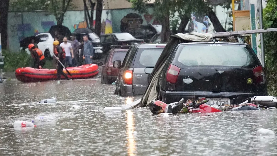 Ricardo Nunes minimiza impactos da chuva, que causou caos e uma morte na capital paulista.