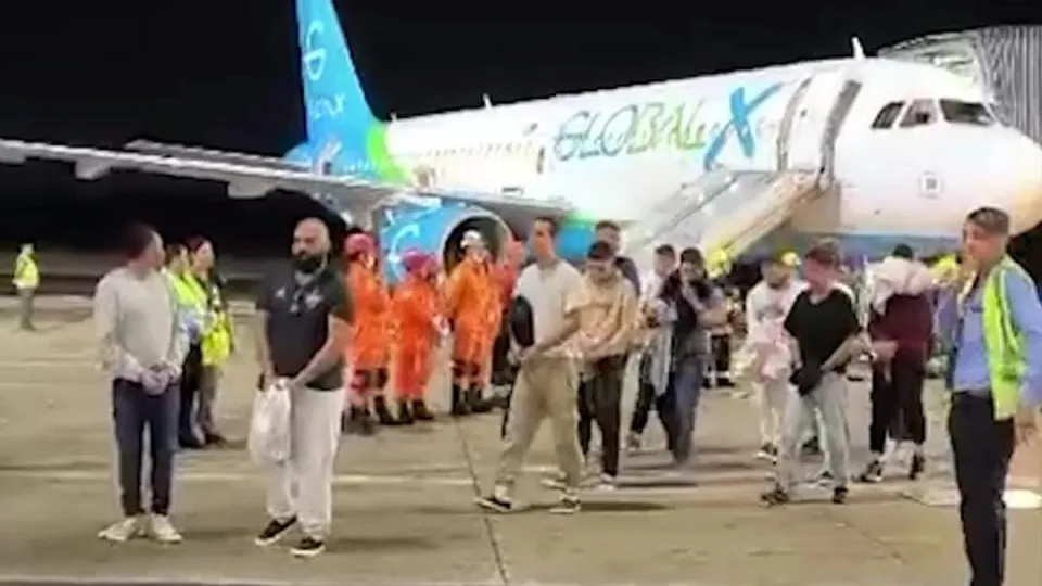 Discussões acirradas nas redes sociais marcam a ordem do governo para retirar algemas de deportados brasileiros vindos dos EUA.