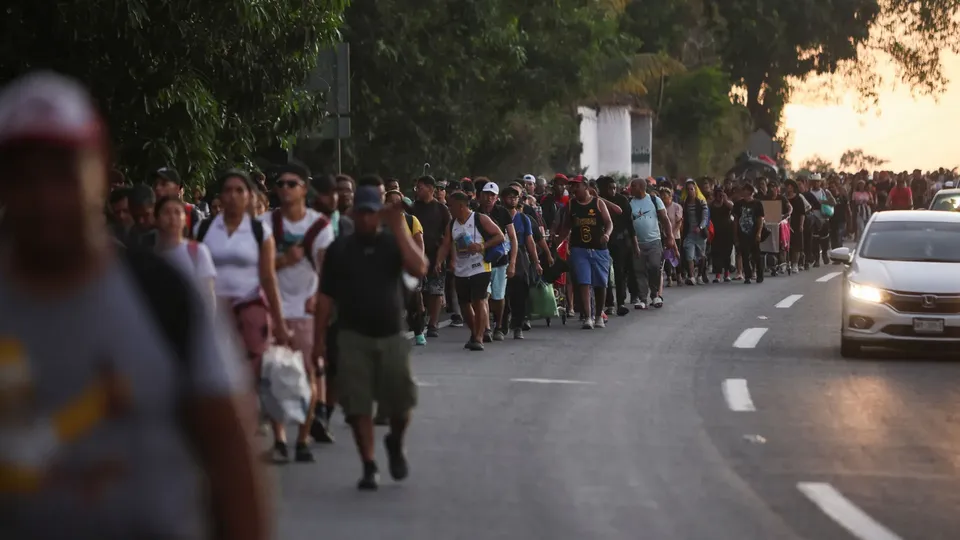 A presidente Claudia Sheinbaum informou que a maioria dos deportados é mexicana e que não houve aumento significativo nas expulsões.