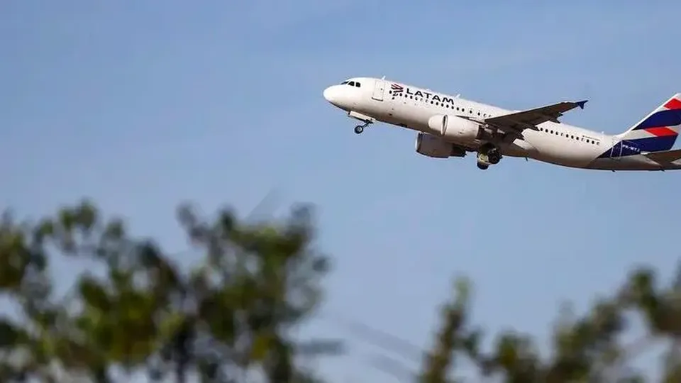 Companhia aérea Latam anuncia ampliação de voos para Chile, Itália e rotas nacionais, com 6 mil assentos adicionais por semana.