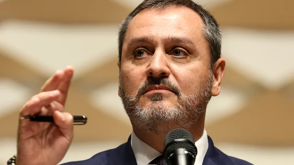 Andrei Rodrigues comentou sobre a investigação e a delação premiada de Mauro Cid em entrevista recente.