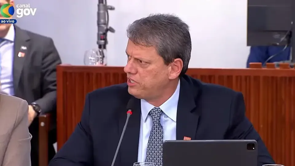 Governador de São Paulo, Tarcísio de Freitas, receberá prêmio da revista LatinFinance pela privatização da Sabesp, em evento nos EUA.
