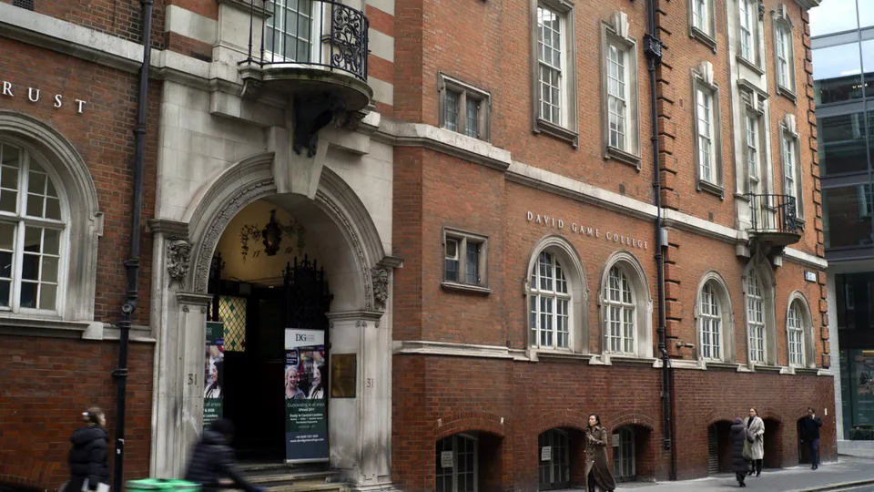 O David Game College, no centro de Londres, implementou um projeto piloto que usa inteligência artificial para apoiar estudantes na preparação para o GCSE.