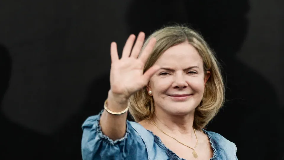 A presidente do PT pode ser anunciada como nova ministra em fevereiro, com mudanças no partido até julho.