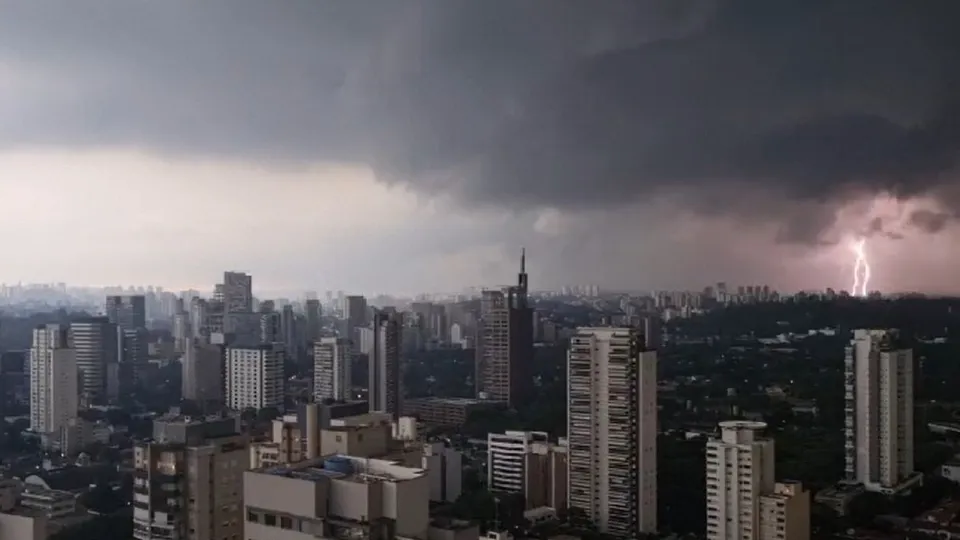 Defesa Civil de São Paulo prorroga alerta para chuvas até domingo