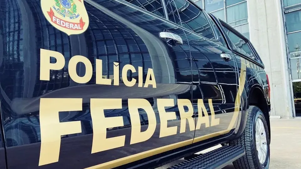 Polícia Federal realiza operação contra lavagem de dinheiro e bloqueia R$ 300 milhões